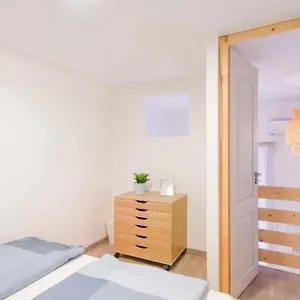  Apartamento 2 Bedroom Flat In Nyar Str., Boutique